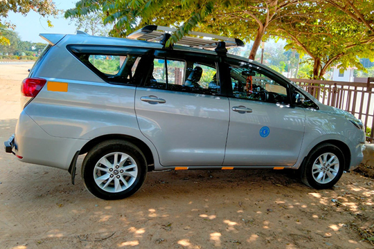 6 Seater Innova Taxi