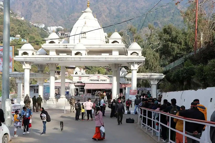 3 Days 2 Nights Vaishno Devi Tour Package Slide Image 3